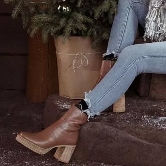 Oasis Society Chunky Heeled Ankle Boots - Picture 2 of 7